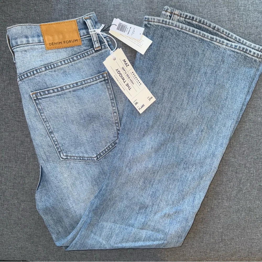 Aritzia Denim Forum NWT The Twiggy High Rise Flare Jeans - Picture 8 of 9